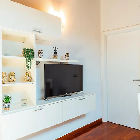 Mansarda Vespucci - Parcheggio Auto Apartment