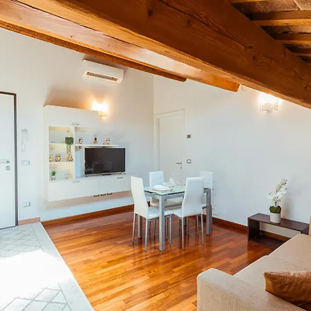 Mansarda Vespucci - Parcheggio Auto Apartment