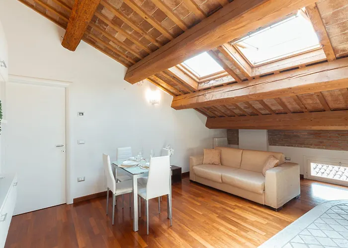 Apartament Mansarda Vespucci - Parcheggio Auto Ferrara