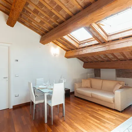 Apartamento Mansarda Vespucci - Parcheggio Auto Ferrara