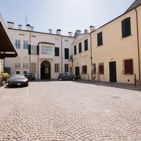 Mansarda Vespucci - Parcheggio Auto フェラーラ