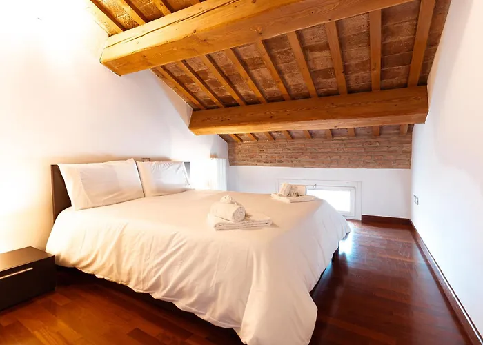 Mansarda Vespucci - Parcheggio Auto Ferrara